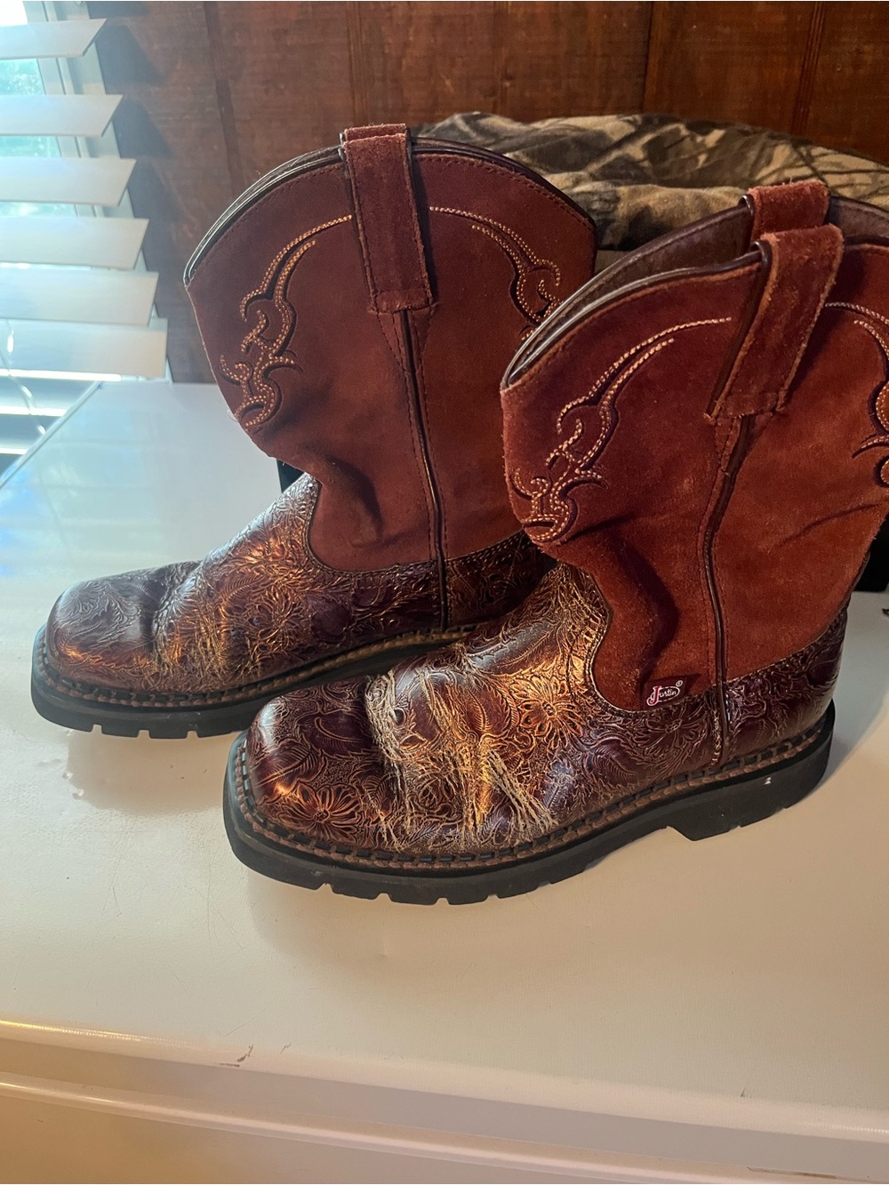 Justin Boots women’s 8.5 B Slip On Western Style Boots